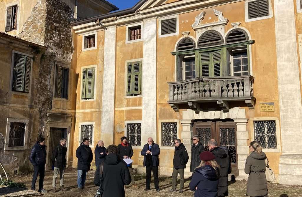 La consegna dei lavori a Villa Louise