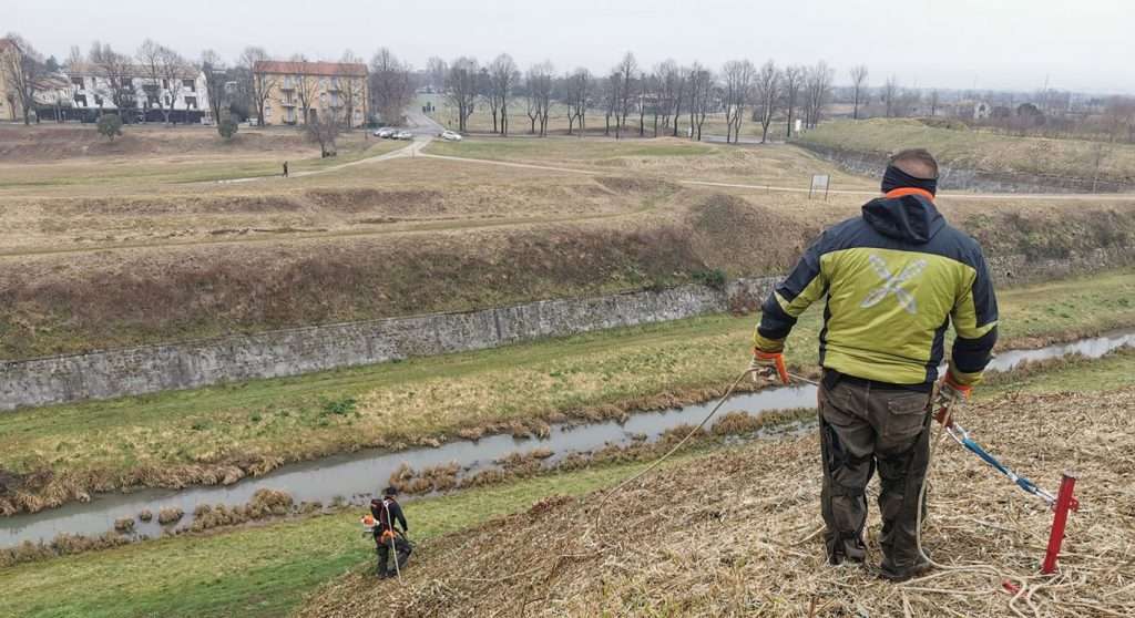 Forestali in azione sui Bastioni a Palmanova