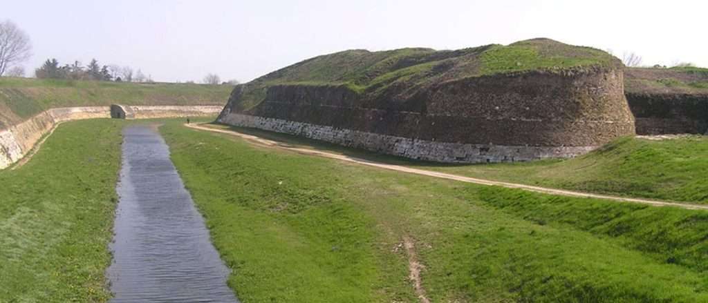 Bastione e fossato della Fortezza di Palmanova (ph. Comune di Palmanova)
