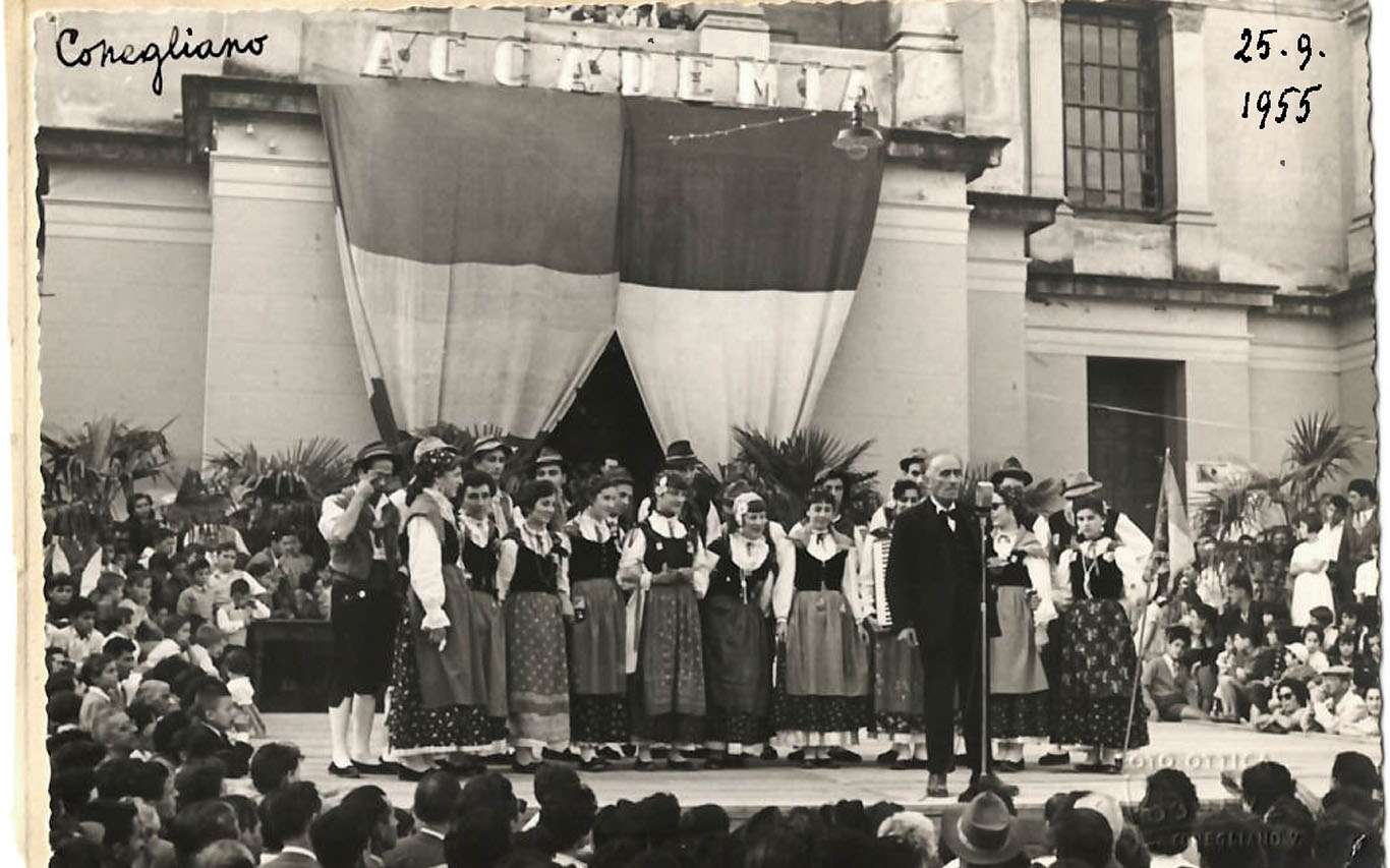 Il Maestro Garzoni in una foto scattata a Conegliano nel 1955