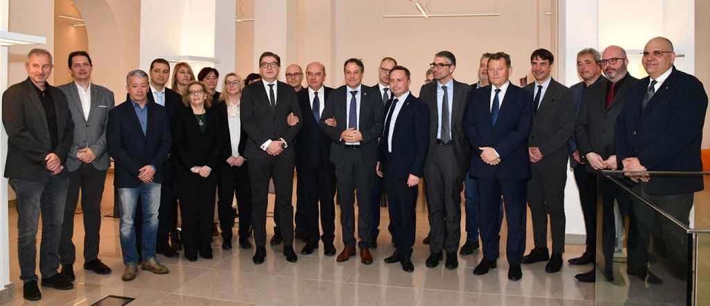 Le autorità istituzionali presenti alla firma dell'accordo