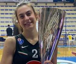 Sofia Ceppellotti con la Coppa Italia