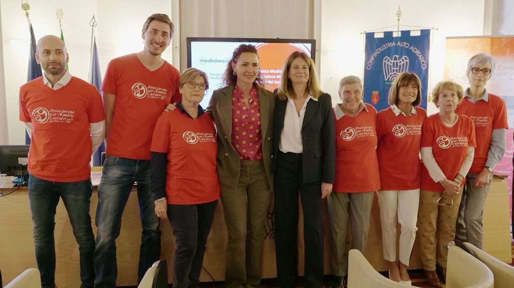 Sara Doris e Giusy Battain assieme ai volontari di ABC onlus