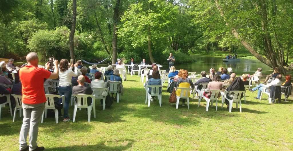 Presentazione tra acqua e natura