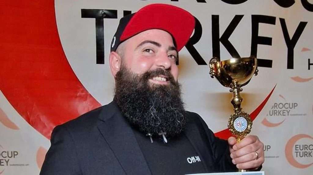 Emanuele Mellone con il trofeo
