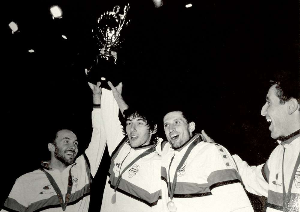 La vittoria del Mondiale per Club 1990 con la Mediolanum Milano: da sinistra Bertoli, Zorzi, Lucchetta e Recine