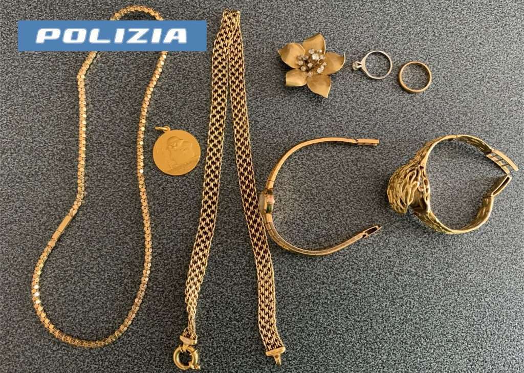 I monili recuperati dalla Polizia
