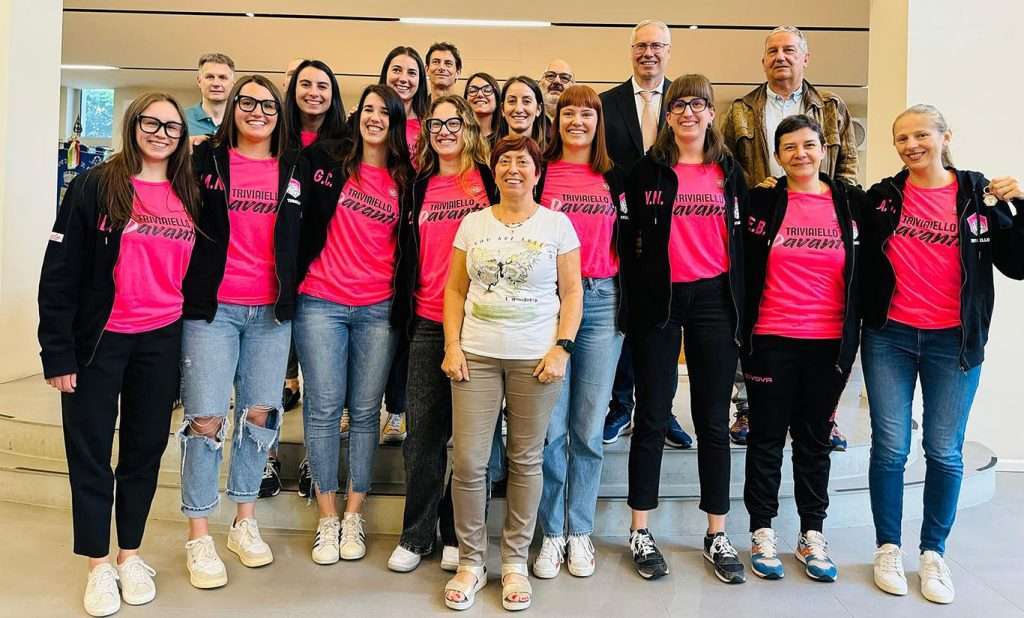 La giocatrici dell'Aiello Volley ricevute in municipio