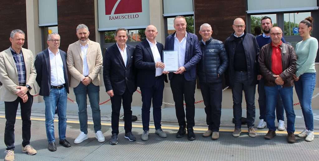 La consegna ufficiale della certificazione