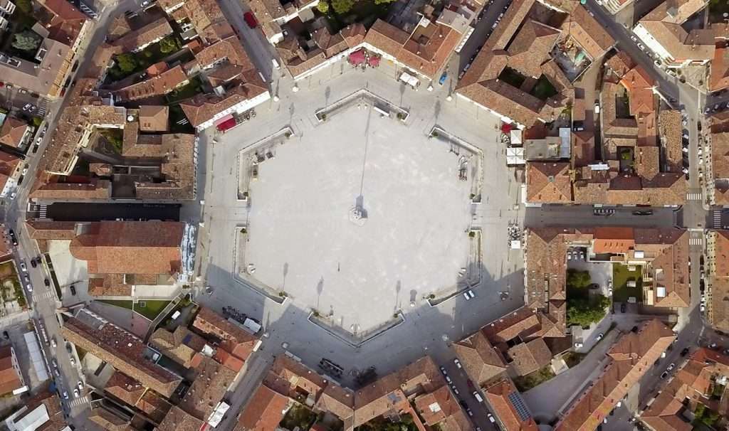 Piazza Grande Comune di PalmanovaAscensore