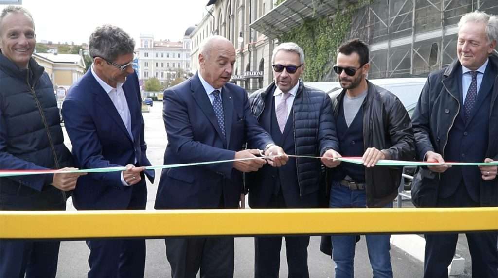 TAGLIO NASTRO 1