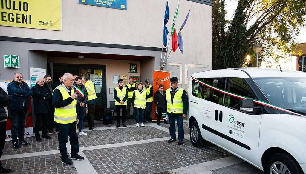 auto solidarieta 03