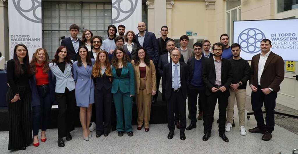 I diplomati della Scuola Superiore con il rettore e il direttore