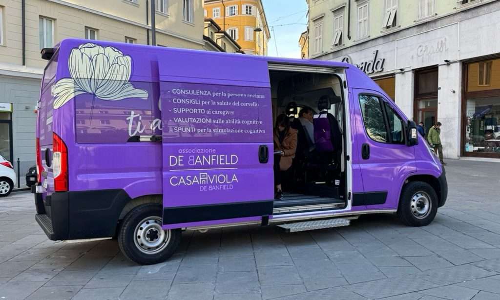 Pulmino viola de Banfield Largo Barriera1
