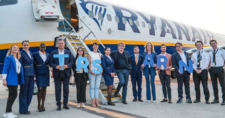 FOTO SOTTO BORDO CON LA CREW RYANAIR IN ARRIVO DA STOCCOLMA
