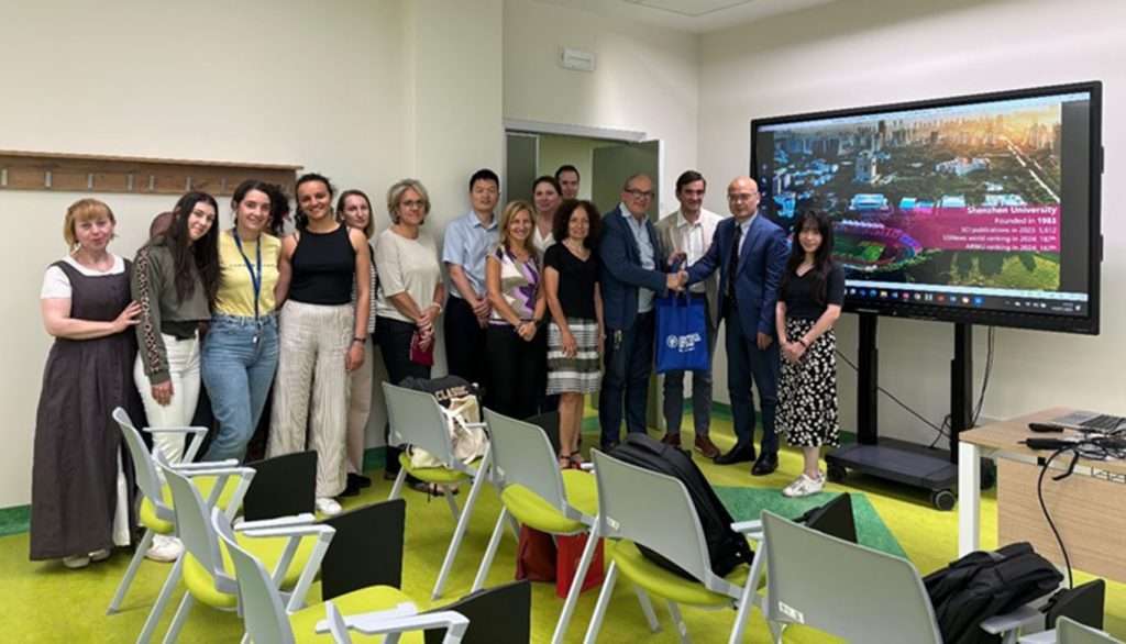 La delegazione della Shenzhen Medical University con quella del Dipartimento di Medicina dellAteneo friulano