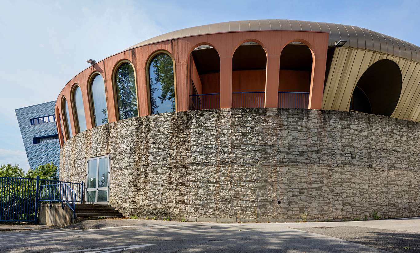 Piscina comunale Bruno Bianchi Trieste 2002 arch.tti Alessandro Francesco Mendin fotoRoberto Conte