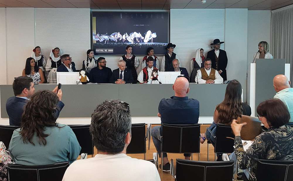 presentazione 5 festival internazionali del folclore