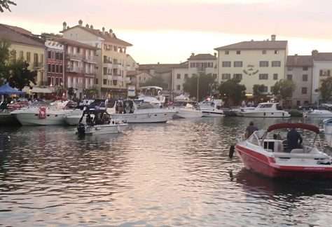 lucciolata sul mare 01