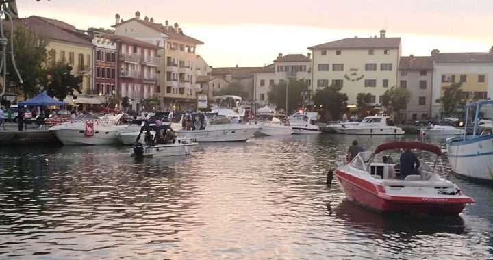 lucciolata sul mare 01