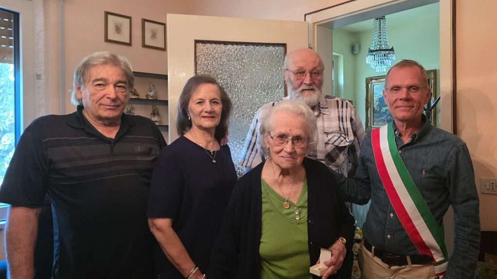 Vilma Carlet 100 anni 01 co i figli genero e sindaco