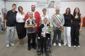 ada antonutti 100 anni 01 con tutta la famiglia sindaco e parroco