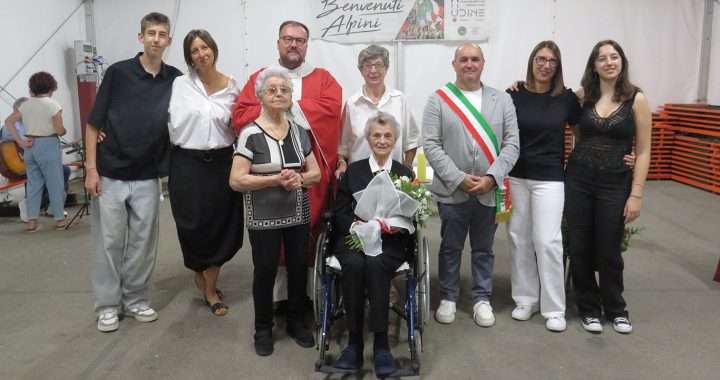 ada antonutti 100 anni 01 con tutta la famiglia sindaco e parroco
