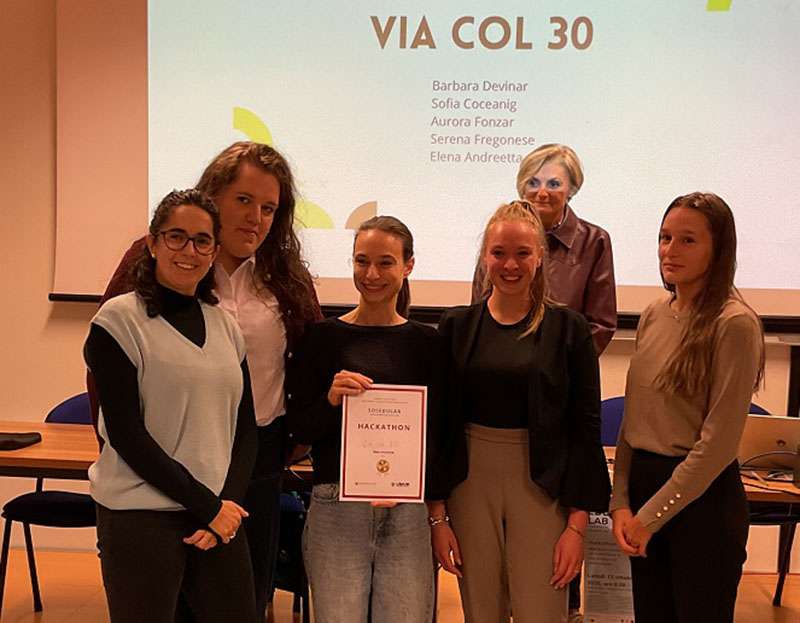 6 Il gruppo vincitore con il progetto Via col 30