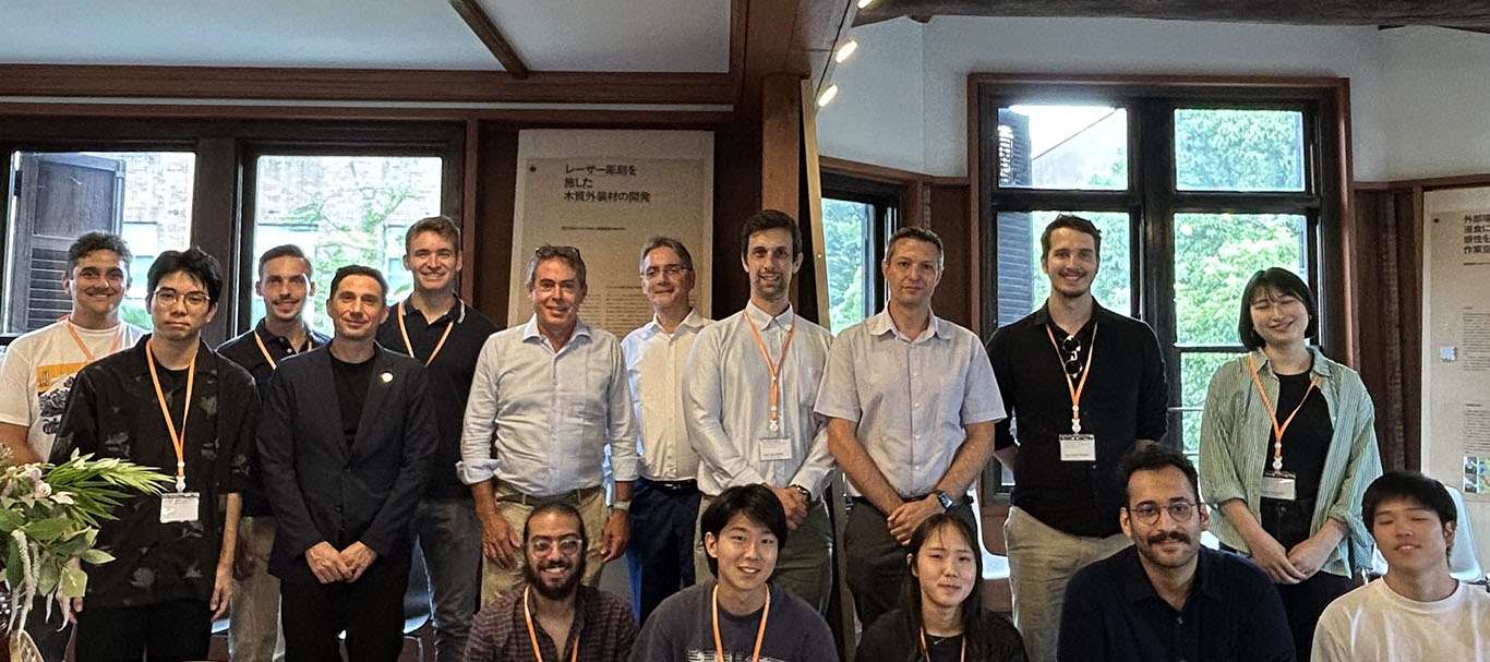 Studenti e docenti della summer school con Giovanni Coderani Nicolo Scussolin Elia Marin Alex Lanzutti Stefano Miani Gianluigi Serianni ed Ettore Barbieri