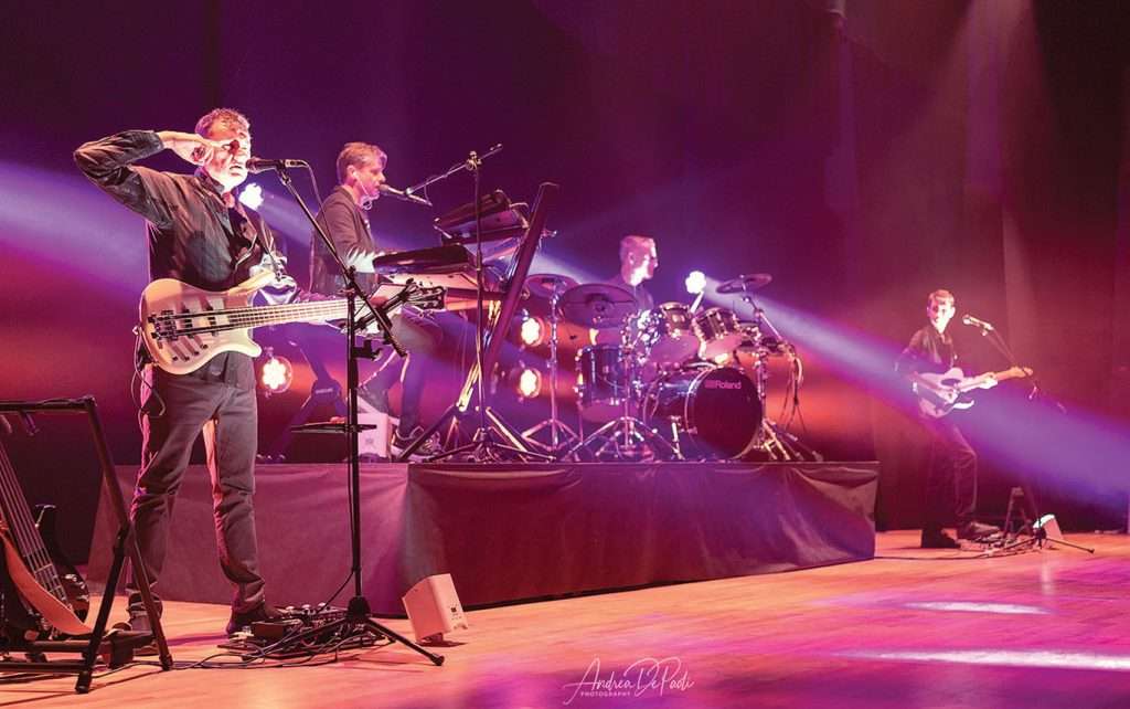 low aperturaUp Live