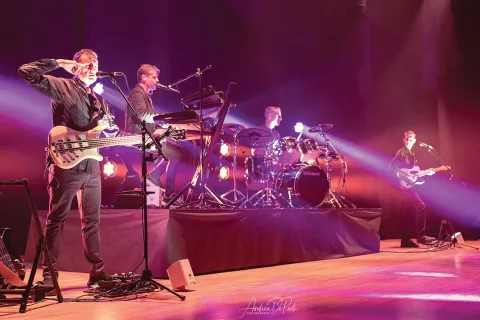 low aperturaUp Live