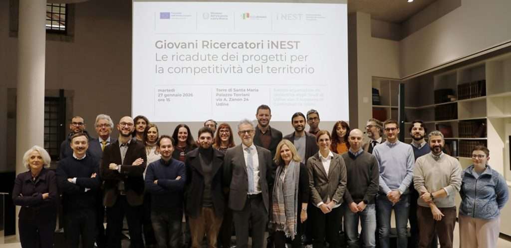I giovani ricercatori al centro da sinistra Giacomo Andolfato e Angelo Montanari assieme ai partecipanti alla presentazione