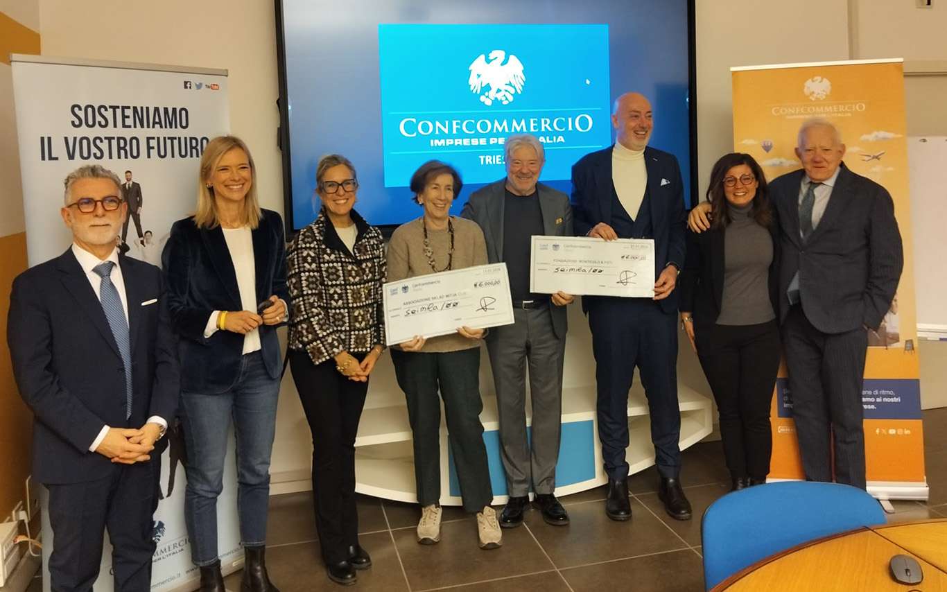 confcommercioConsegnaBuonAnno