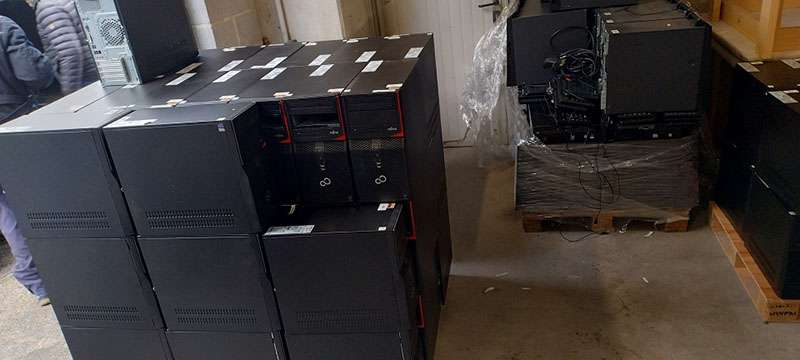 2 Una parte dei pc donati