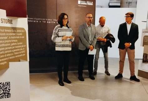 Inaugurazione da sx Antonella Cosenzi conservatrice Massimo Sgambati e Lorenzo Ielen curatori e Cristiano Rossetti