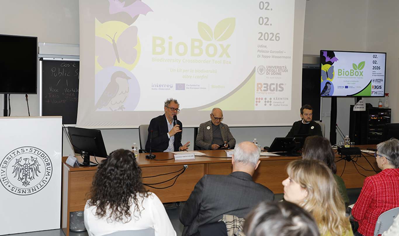 Una fase della presentazione da sinistra Angelo Montanari Edi Piasentier Francesco Boscutti