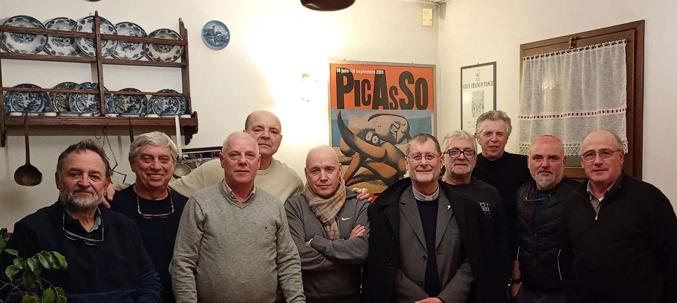 gruppo panchine gialle 02