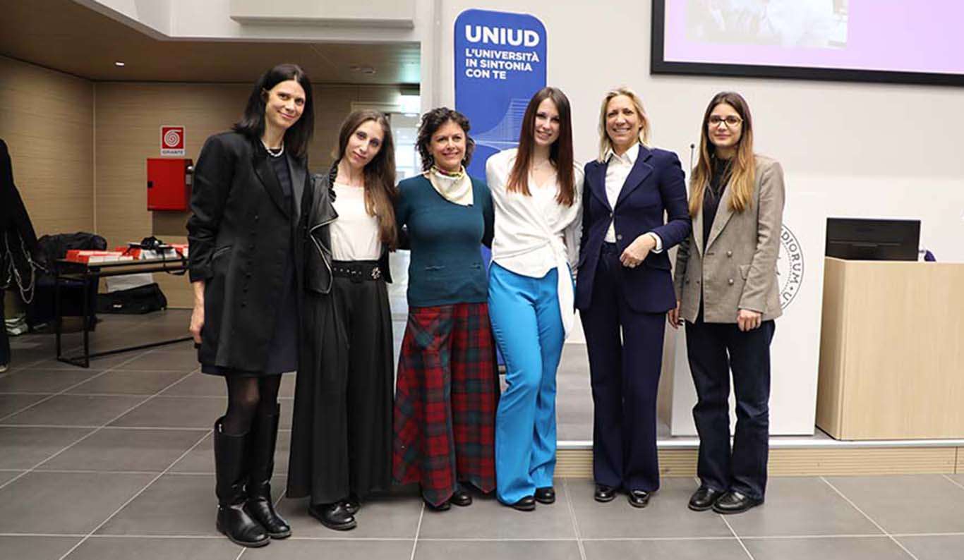 Da sinistra Laura Zanin Laura Pilotto Elisa Scubla Alessia De Giorgi Paola Giovannini Pasti Arianna Facchini
