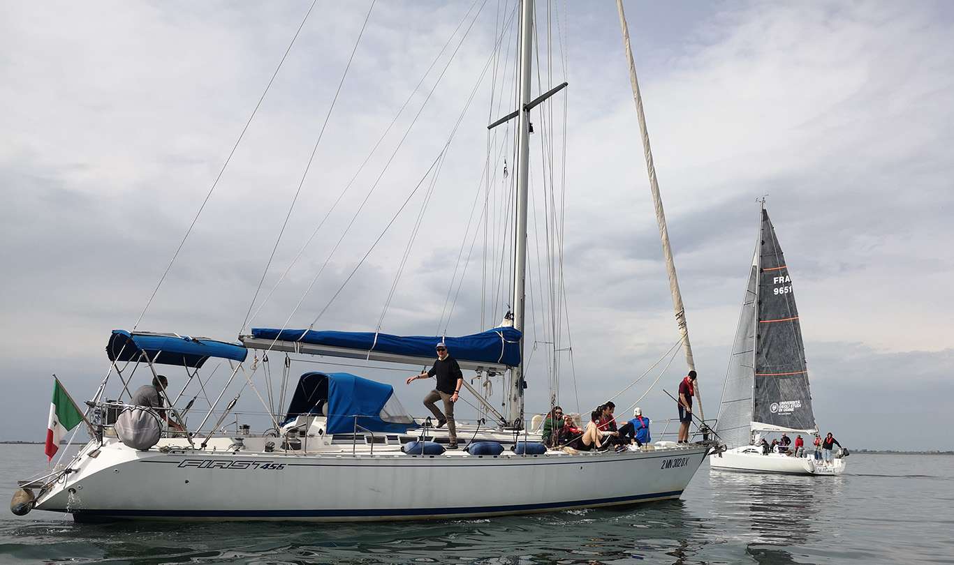 Barche con studenti archivio