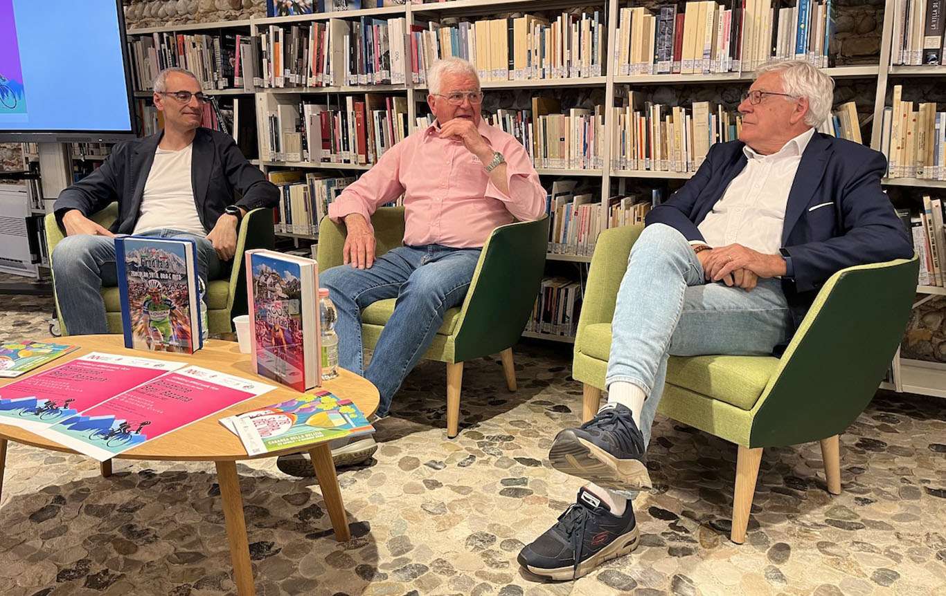 racconto bazzana con colussi e mastracco dietro e davanti i libri