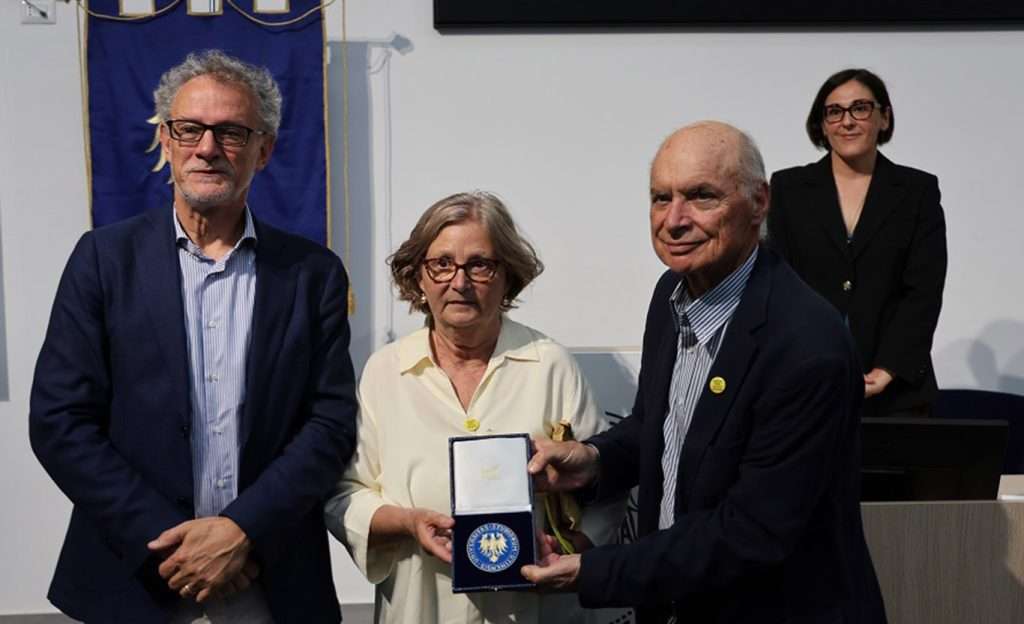 Da sinistra Angelo Montanari Paola Deffendi Claudio Regeni sullo sfondo Silvia Bolognini