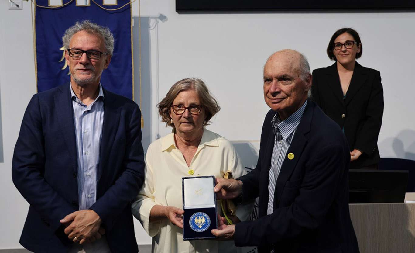 Da sinistra Angelo Montanari Paola Deffendi Claudio Regeni sullo sfondo Silvia Bolognini