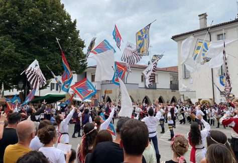 tamburi e bandiere