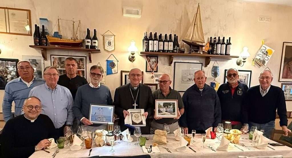 vescovo carlo portatori madonna 2026 04