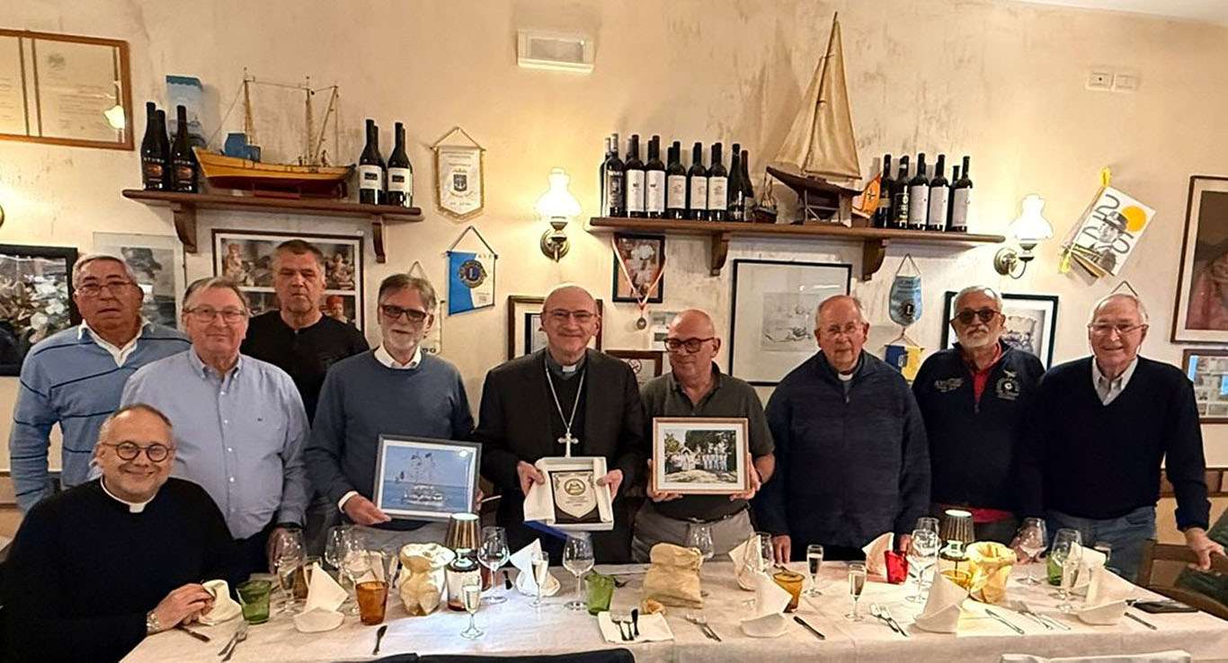 vescovo carlo portatori madonna 2026 04