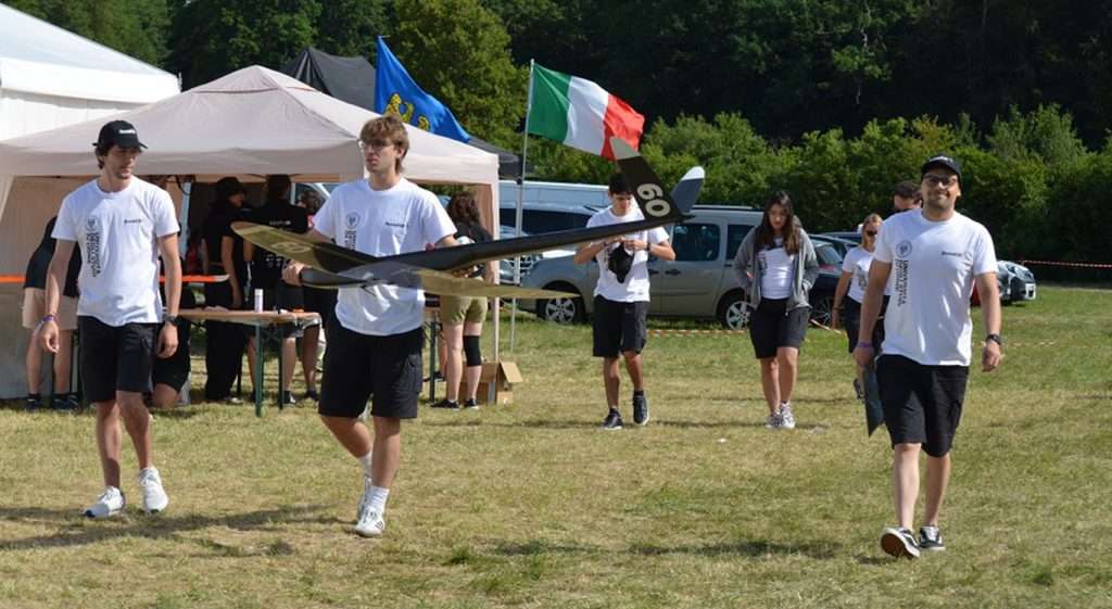 AeroUd si avvia verso la pista per la finale