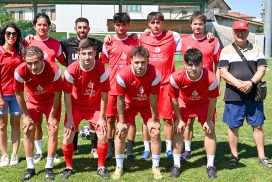 _La presidente con la squadra e Mister-16