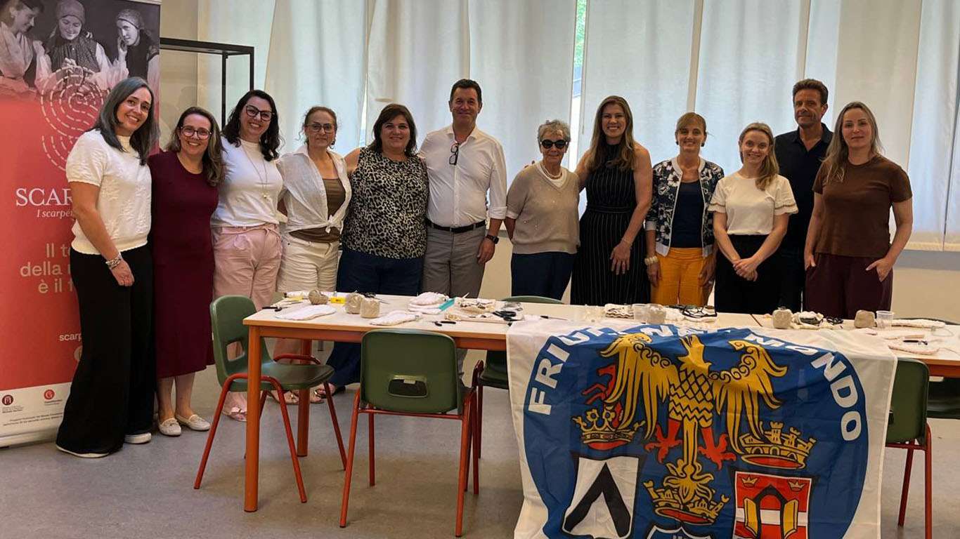 Corso scarpets Museo Carnico Ente Friuli nel Mondo gruppo donne brasiliane con Bubisutti Mainardis Iacop e Canciani