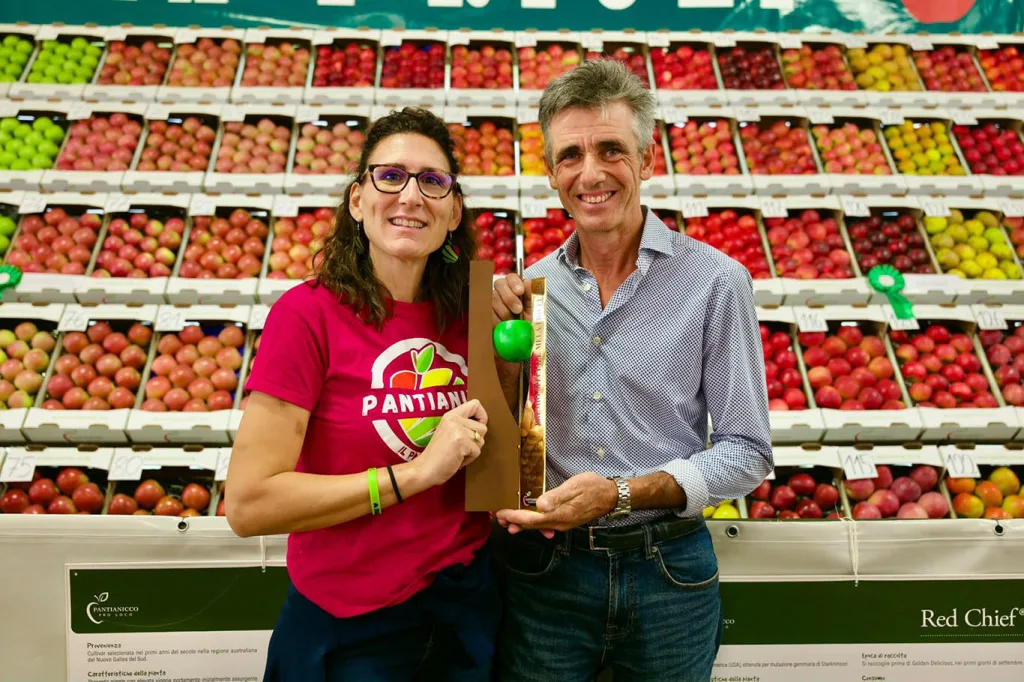 Greta Cisilino presidente Pro Loco e Premio Mela Friuli a Lauro Cargnelli