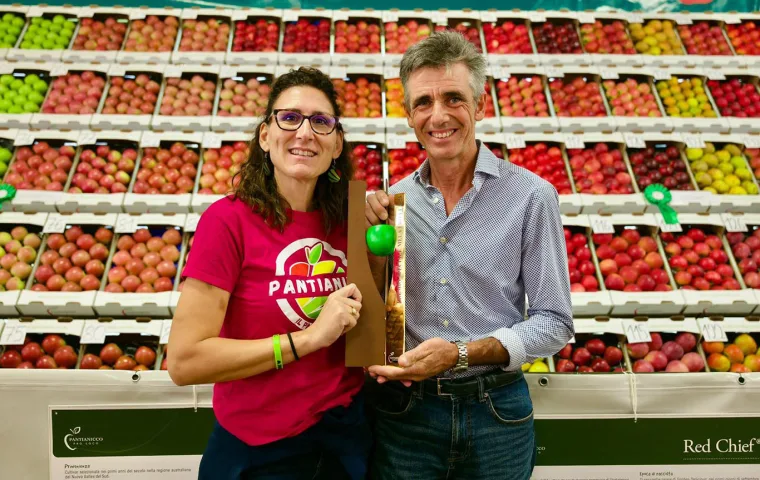 Greta Cisilino presidente Pro Loco e Premio Mela Friuli a Lauro Cargnelli